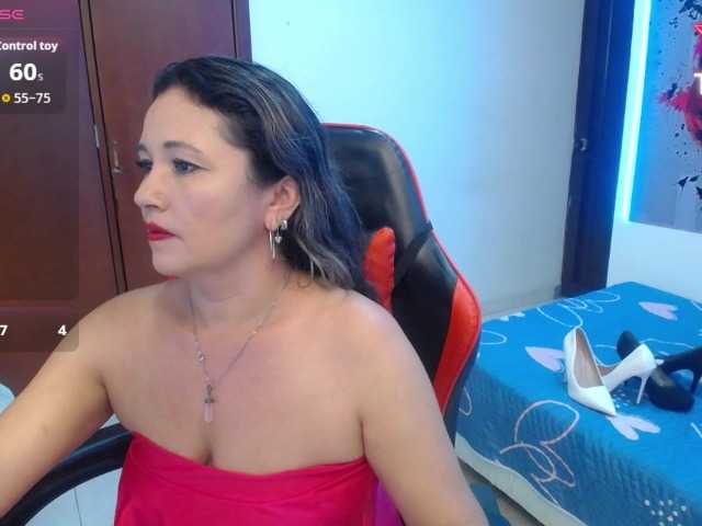 noelia-milf19 live cam on BongaCams