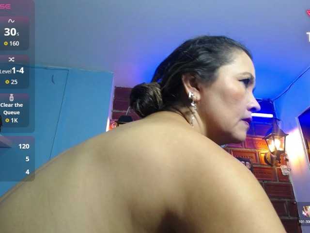 noelia-milf19 live cam on BongaCams