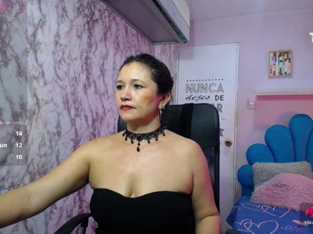 noelia-milf19 live cam on BongaCams