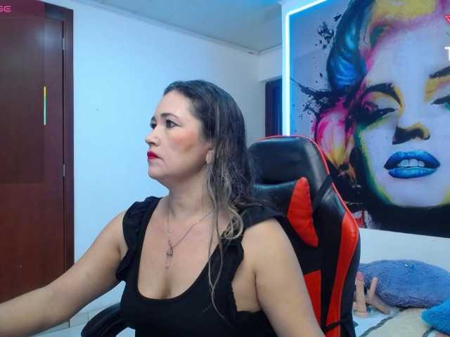 noelia-milf19 live cam on BongaCams