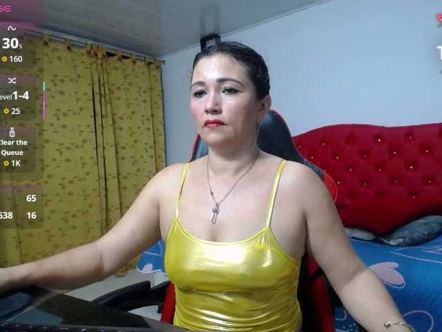 noelia-milf19 live cam on BongaCams