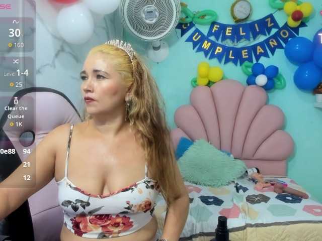 noelia-milf19 live cam on BongaCams