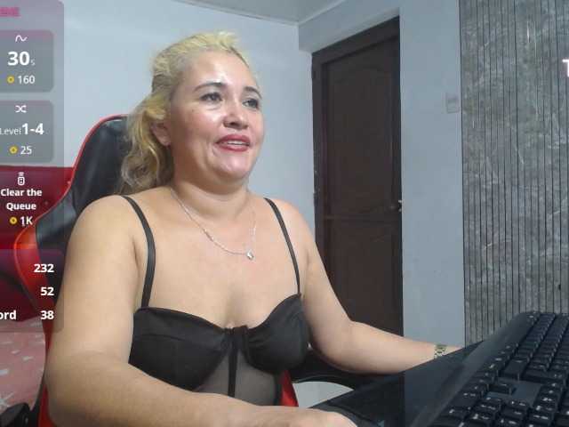 noelia-milf19, en vivo ahora en BongaCams