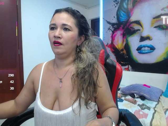 noelia-milf19 live cam on BongaCams