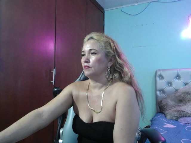 noelia-milf19 live cam preview