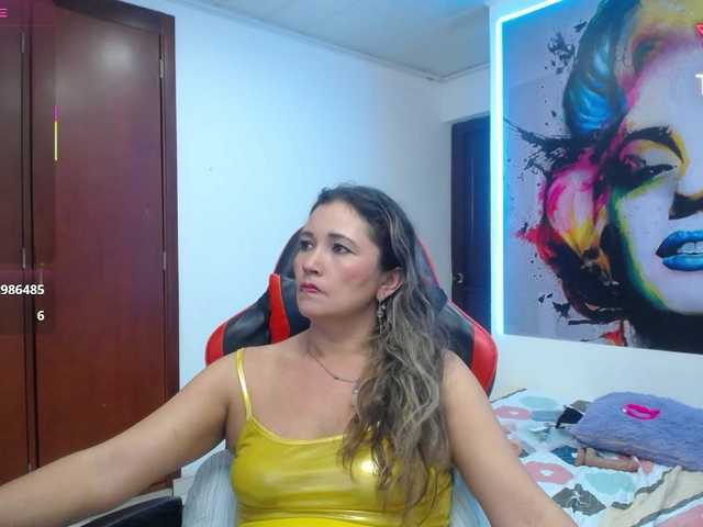 noelia-milf19 live cam on BongaCams