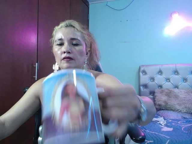 noelia-milf19 live cam on BongaCams