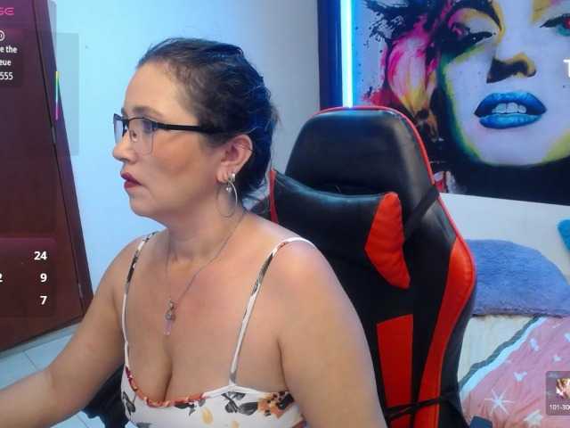 noelia-milf19 live cam on UnifiedCams