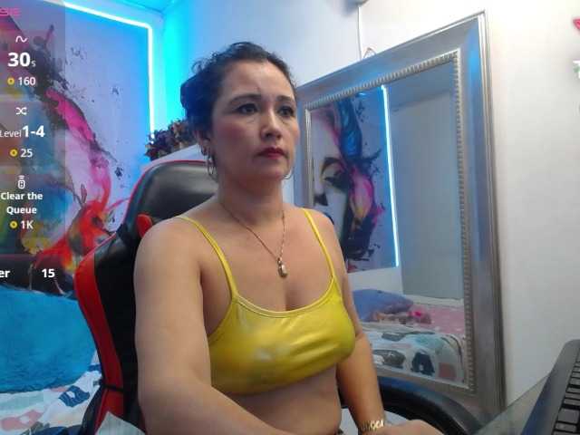 noelia-milf19 live cam on BongaCams