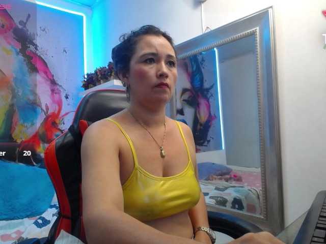 noelia-milf19 live cam on BongaCams