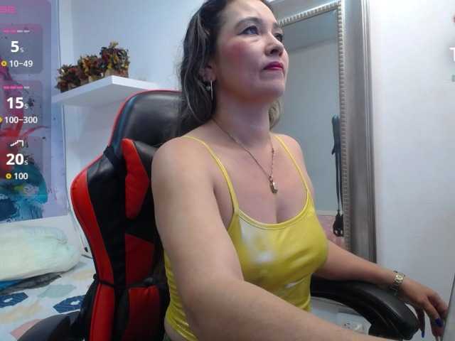 noelia-milf19 live cam on BongaCams