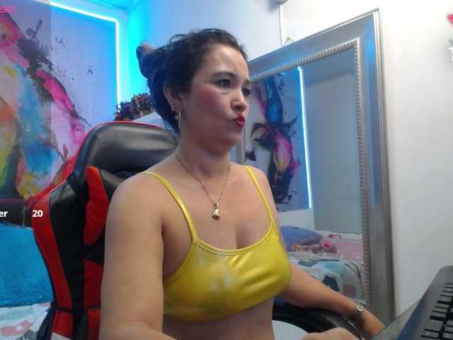 noelia-milf19 live cam on BongaCams