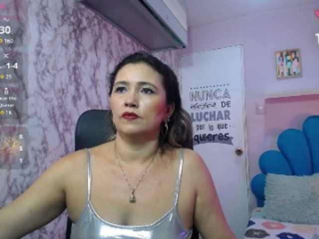 noelia-milf19 live cam on BongaCams