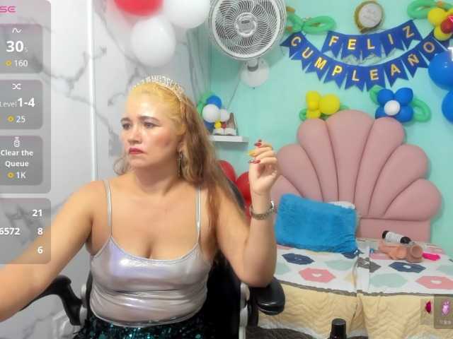 noelia-milf19 live cam on BongaCams