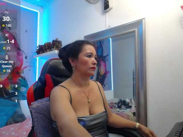 noelia-milf19 live cam on BongaCams
