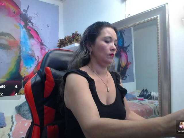 Noelia-milf19, 42 y/o - Live Cam on BongaCams
