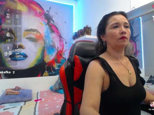 noelia-milf19 live cam on BongaCams