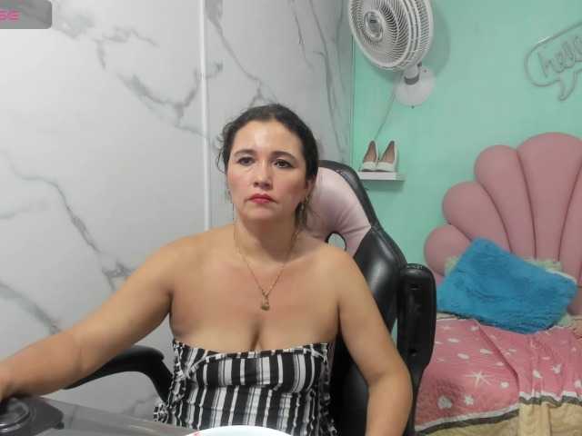 noelia-milf19 live cam on BongaCams