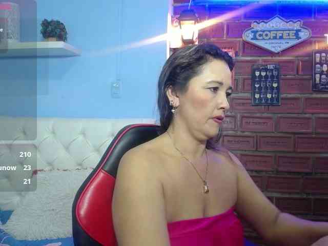 noelia-milf19 webcam