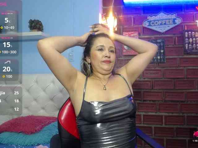noelia-milf19 webcam