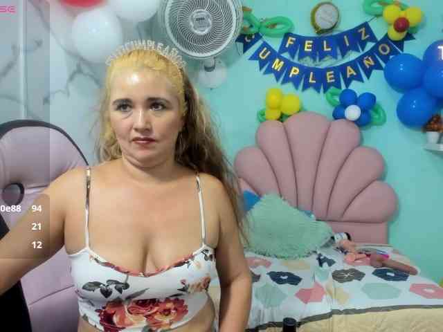 noelia-milf19 webcam