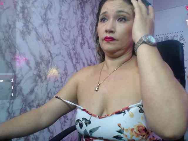 noelia-milf19 webcam
