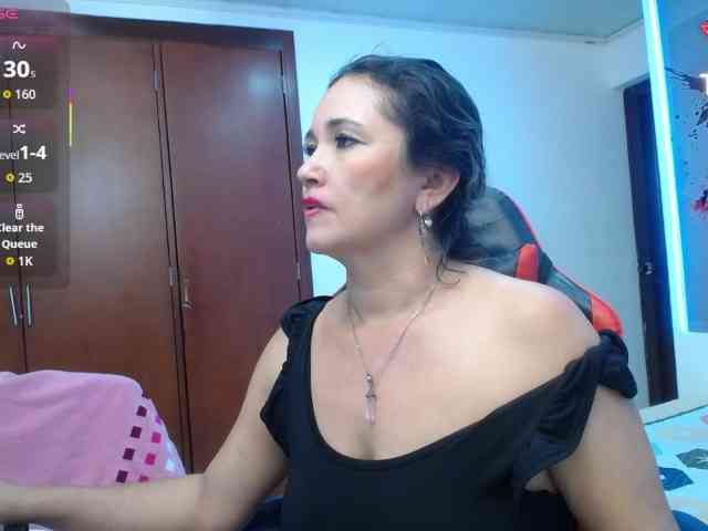 noelia-milf19 webcam