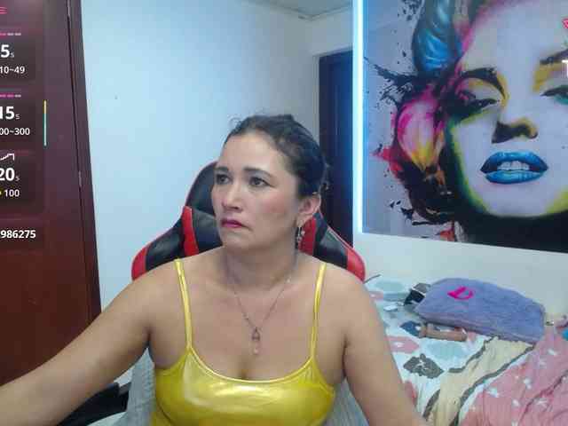 noelia-milf19 webcam