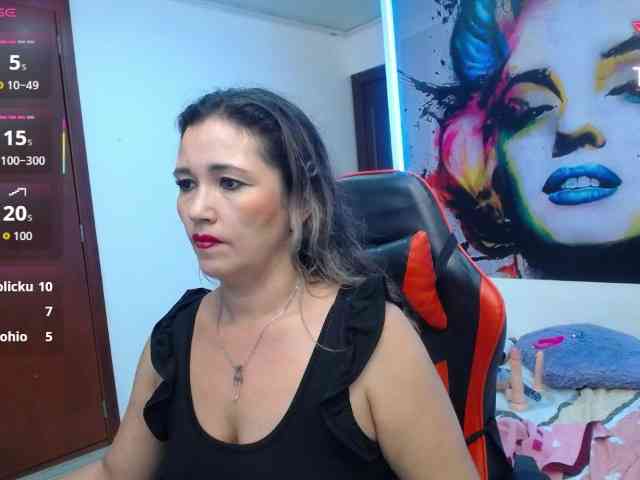 noelia-milf19 webcam