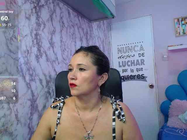 noelia-milf19 webcam
