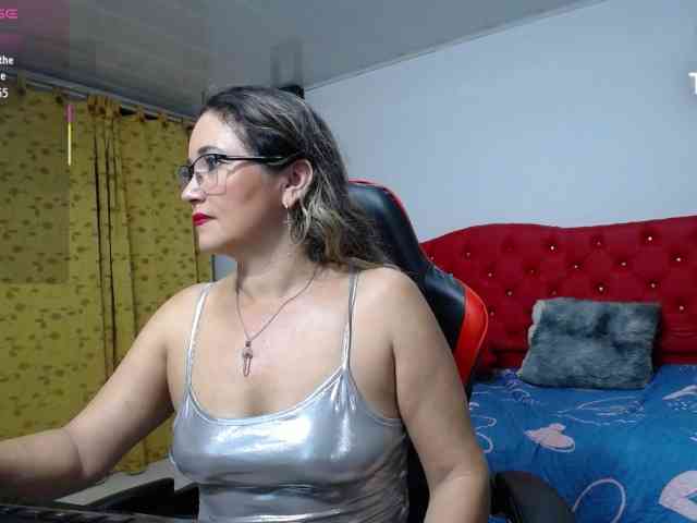 noelia-milf19 webcam