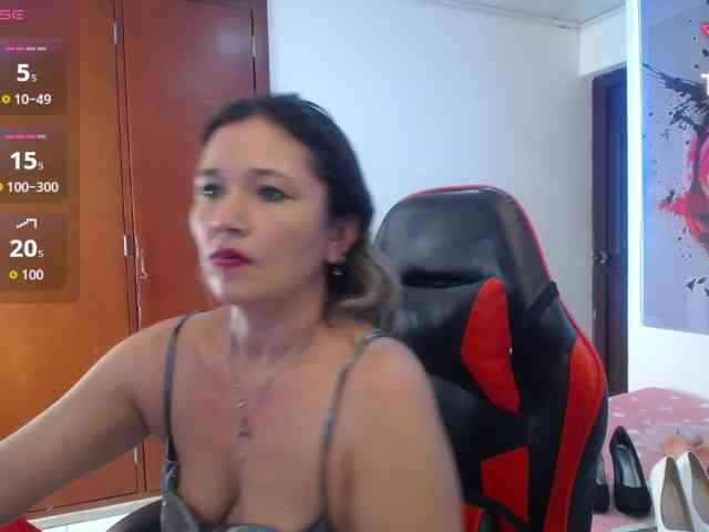 noelia-milf19 webcam