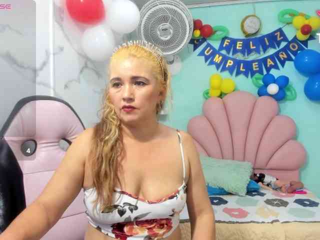 noelia-milf19 webcam