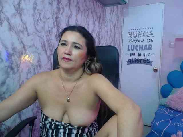 noelia-milf19 webcam