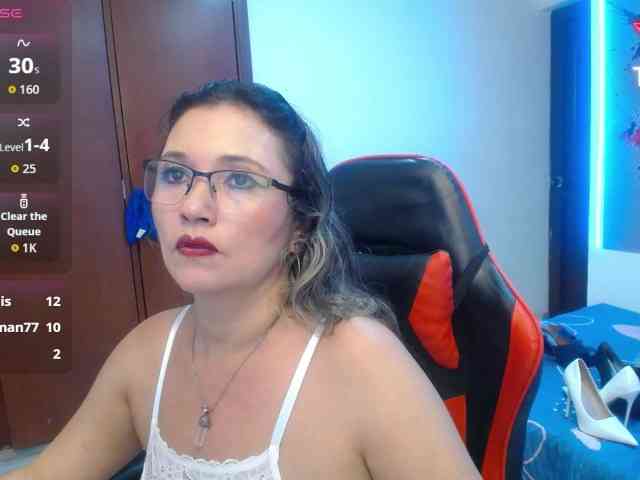noelia-milf19 webcam
