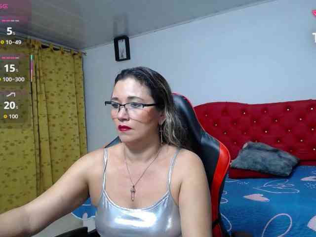 noelia-milf19 webcam