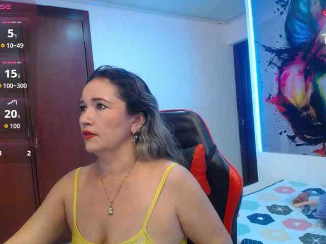 noelia-milf19 webcam