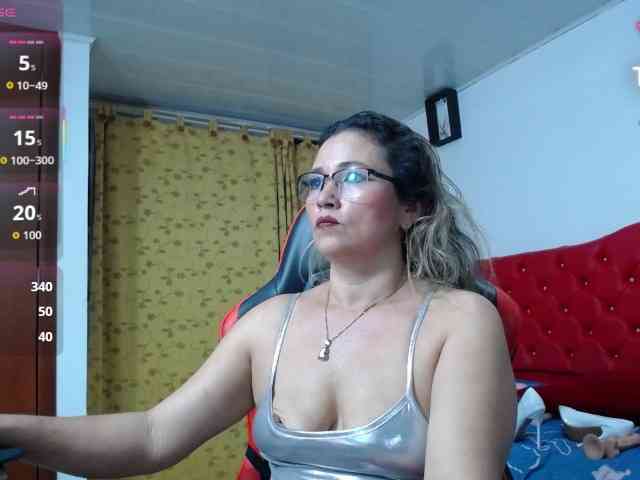 noelia-milf19 webcam