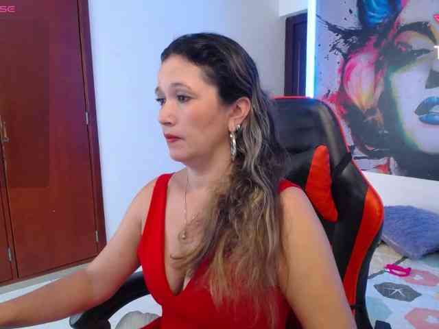 noelia-milf19 webcam
