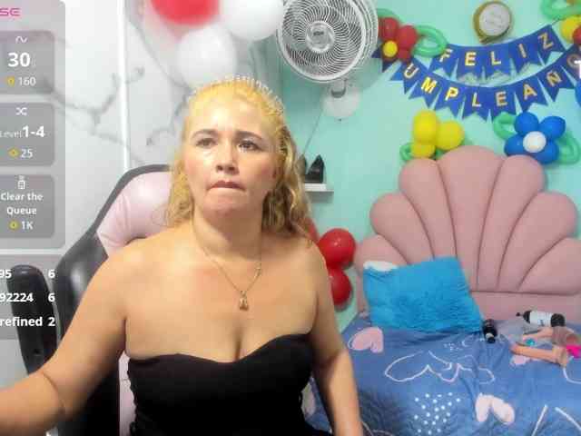 noelia-milf19 webcam