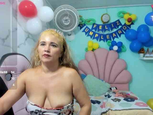 noelia-milf19 webcam