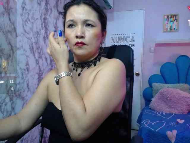 noelia-milf19 webcam