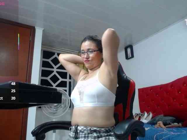 noelia-milf19 webcam