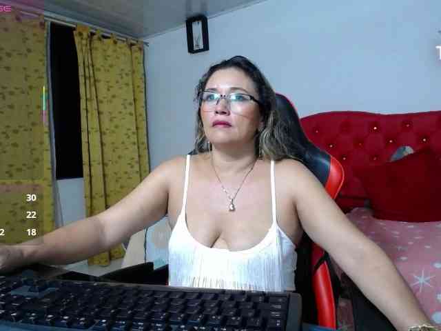 noelia-milf19 webcam