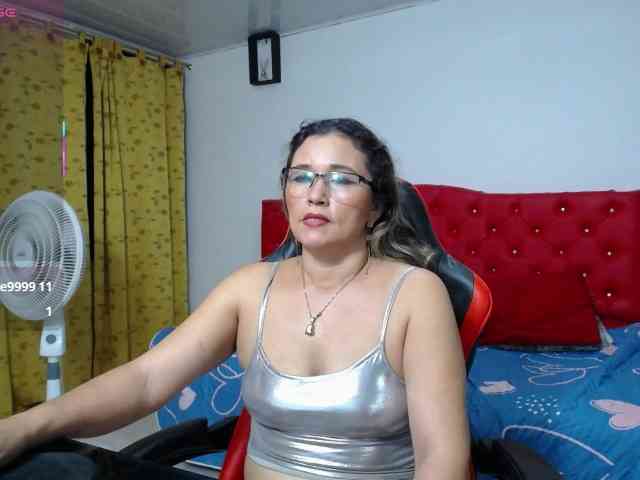 noelia-milf19 webcam