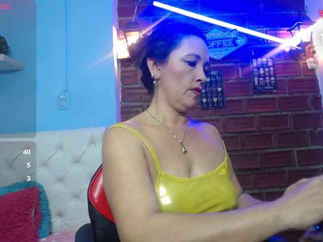 noelia-milf19 webcam