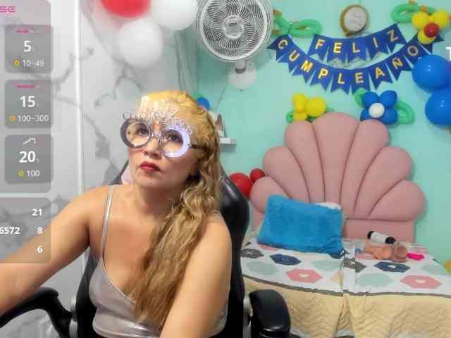noelia-milf19 webcam