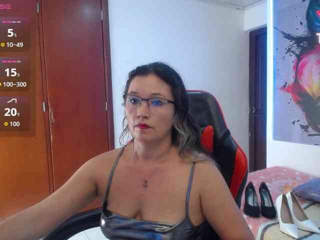 noelia-milf19 webcam