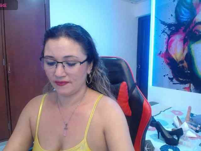 noelia-milf19 webcam