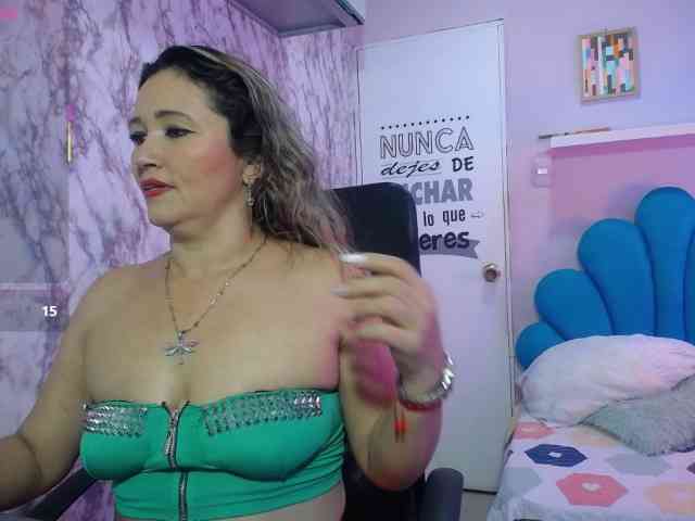 noelia-milf19 webcam